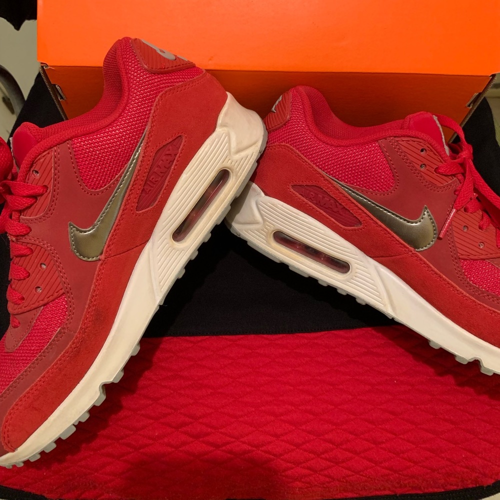 Super stylish red Nike air max - Picture 2 of 6